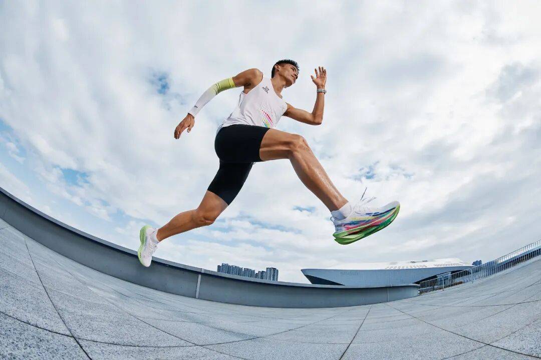 世界杯在线观看平台-中国马拉松跨入&amp;quot;205时代&amp;quot;背后，一款跑鞋的二十年押注